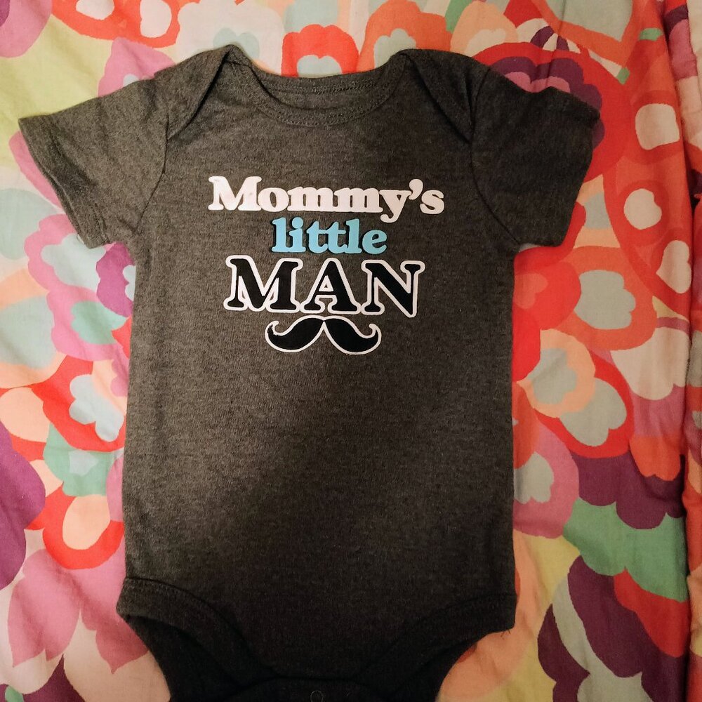 Unbranded Boys Onesie, 18 Month Grey, Mommys Little Man Graphic, Gently Used